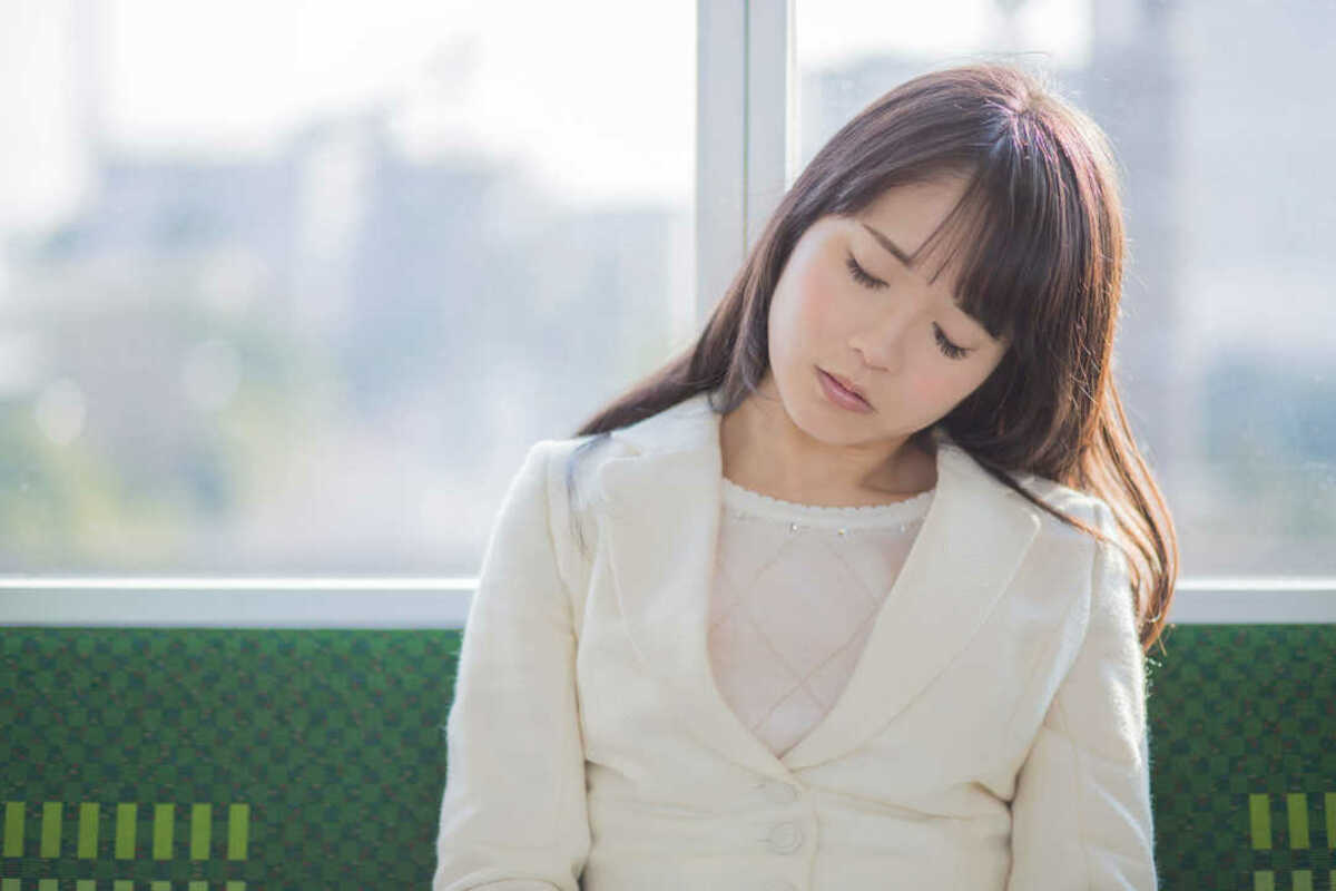 夜の睡眠に影響あり ついついやっちゃう帰宅中の電車でウトウト の悪循環 Fnnプライムオンライン