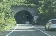 西広島バイパスのトンネルの壁に乗用車衝突　運転していた男性（７６）死亡
