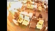黒煙に包まれカメラ真っ白に　鳴り響く警報音　サウジ首都の空港で連日攻撃　原油など日本にも影響の可能性