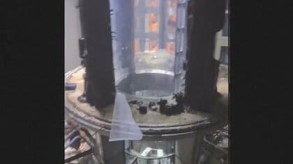 ホテルロビーで高さ16ｍの巨大水槽が破裂、水1000トンと熱帯魚1500匹が流出 宿泊客は避難 2人けが　ドイツ・ベルリン