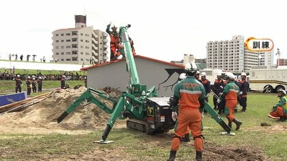 首都直下地震など想定し大規模訓練　警視庁機動隊員ら700人参加　筒井警視総監「災害は時と場所選ばない」