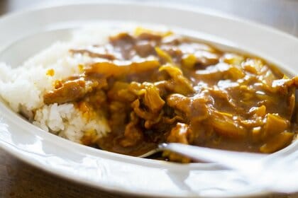 カレーライス物価、1食371円 7カ月連続で最高値 コメ価格高騰の影響大、今後さらに値上がり予想 11月は380円到達へ