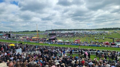 日本のメロン（3万円）が“競馬の聖地”で大好評！「ダービーデー」に行ってみた　エリザベス女王が果たせなかった夢とは？　