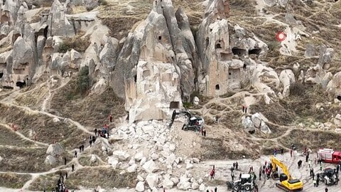トルコの世界遺産カッパドキアで奇岩崩落　フランス人観光客ら3人死亡5人負傷　大雨が原因か