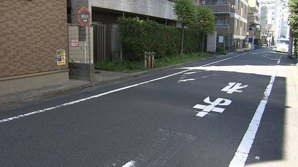 事件前から路上に横たわっていたか…ひき逃げで50代女性重傷 逃げた車の行方追う 東京・蒲田