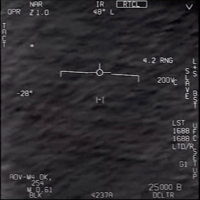 国防総省が公開した「UFOとされる動画」を撮影した元米海軍のフェイバー氏も公聴会に出席する