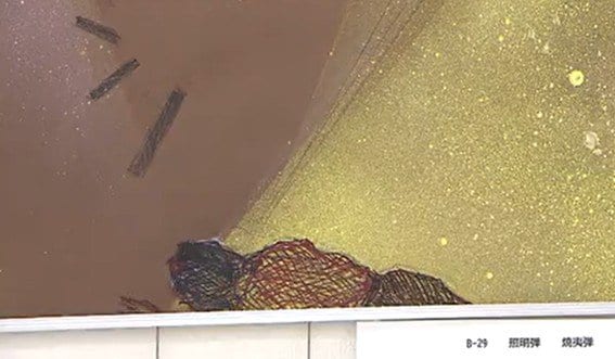 照明弾に照らされ、焼夷弾を落とされる女の子