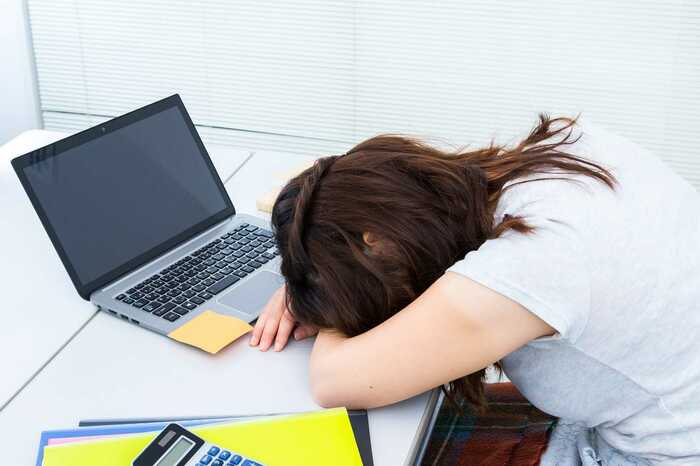 「睡眠不足」は気づきやすいが…
