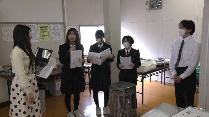 「生徒の思いをアメリカに一緒に持っていく」と話す加藤さん（左）