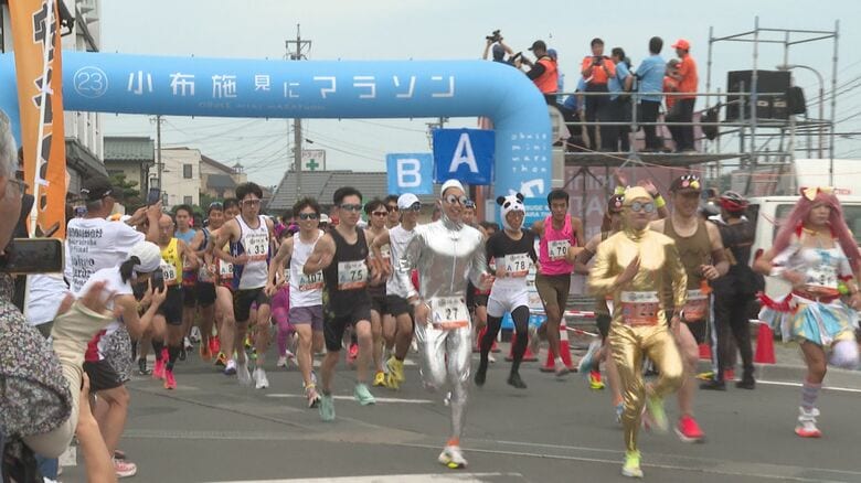 “コスプレランナー”も盛り上げる　「小布施見にマラソン」約7700人が駆け抜ける　町を見て楽しんで走る　長野・小布施町｜FNNプライムオンライン