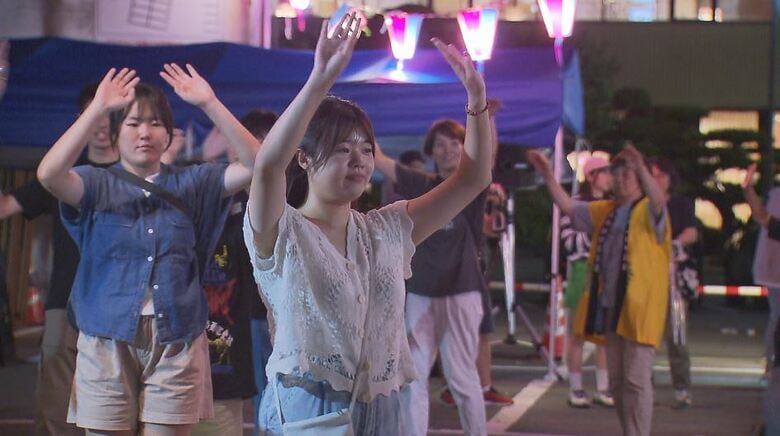 長野県歌「信濃の国」で“盆踊り”　戸倉上山田温泉の盆踊り大会で20年前から　きっかけは女将のアイディア「同じ音楽だとつまらない」　“洋楽”も「斬新で意外とマッチする」｜FNNプライムオンライン