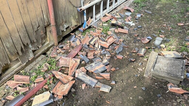 【地震情報】「ドンと押されたよう」長野県で最大震度5弱　道路脇の石垣が崩れる、住宅の屋根瓦が落ちるなどの被害　JRは19日始発から通常通り運転｜FNNプライムオンライン