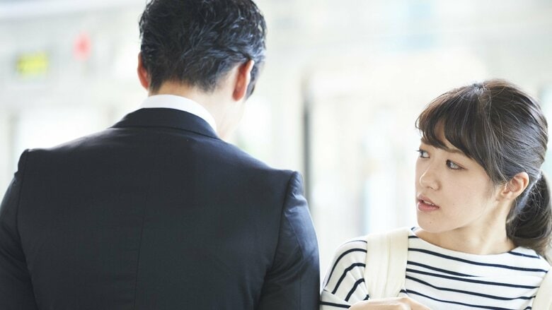 駅で“ぶつかりおじさん”を見るのは理由があった。注意すべき「出没しやすい場所」とターゲットにされない2つのコツ｜FNNプライムオンライン