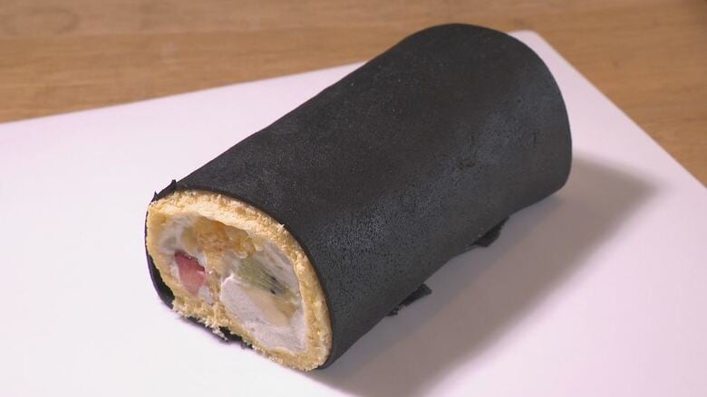 スイーツも“恵方巻”「ケーキの方が食べやすい」　長野市の洋菓子店が期間限定で販売「恵方巻フルーツロール」｜FNNプライムオンライン