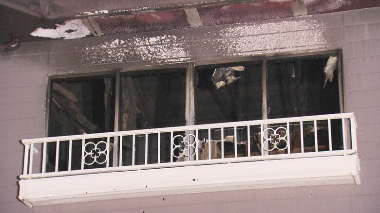 「火が見える」と通行人から通報…未明にアパートの一室が全焼 住人とみられる70代位の男性がやけどし重傷｜FNNプライムオンライン