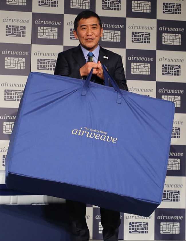 段ボールベッドを解体して袋にまとめた後