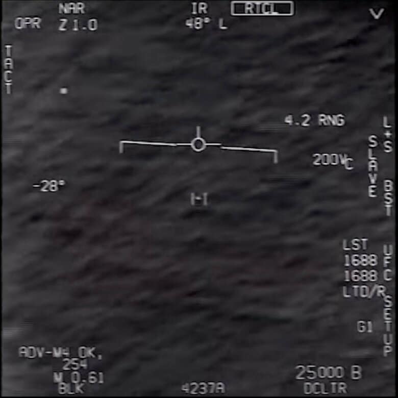 国防総省が公開した「UFOとされる動画」を撮影した元米海軍のフェイバー氏も公聴会に出席する