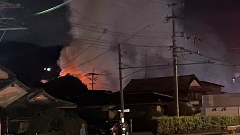 男性が撮影した写真　灰色の煙が立ち上る
