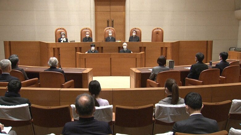 最高裁第二小法廷は、二審判決を破棄し、審理を東京高裁に差し戻した(午後2時半）