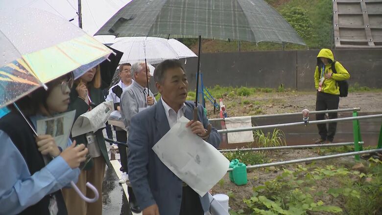 小岩内地区を訪れた生徒たち