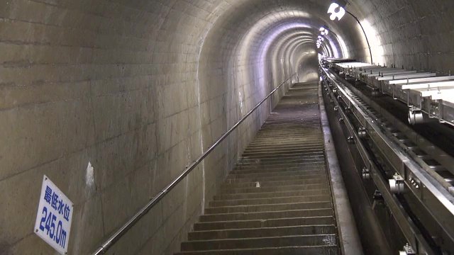 普段は見ることのできないダムの内部へ