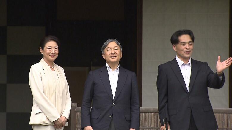 桂離宮を散策される天皇皇后両陛下