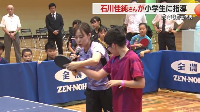 後ろで見ている子供たちも真剣だ