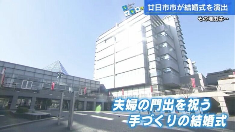「はつかいち文化ホール」（左）と廿日市市役所（右）