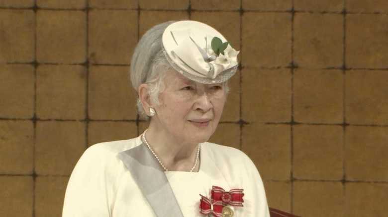 天皇陛下退位まで1年切る中、赤十字大会に出席された皇后さまは雅子さまに…　　