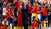 “赤の装い”でスペイン国王一家も決勝戦を観戦　代表選手たちと勝利を祝福【FIFAワールドカップ2026】