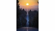 北海道「天に続く道」の先にある夕日が幻想的…約6時間待った絶景写真の撮り方を聞いてみた