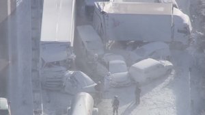 ホワイトアウトが影響か?東北自動車道で多重事故 車100台以上が立ち往生…