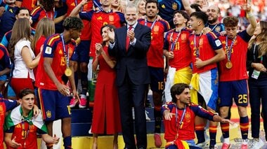 “赤の装い”でスペイン国王一家も決勝戦を観戦　代表選手たちと勝利を祝福【FIFAワール…