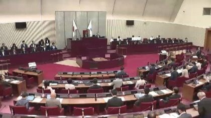 福岡県議会へ「県政の信頼回復求める」決議案　福岡市議会で可決　北九州市議会では「自主解散含めた」対応求める決議案を可決