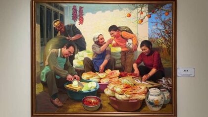 ロシアで初の大規模「北朝鮮」美術展…“キムチ作り”など日常風景や軍事力誇示する作品も　密接な結びつきアピールする狙いか