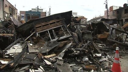 未だ手つかずの火事現場　福島・いわき市の繁華街で13棟37テナントが被害　自然災害との違いに壁　長期化を懸念