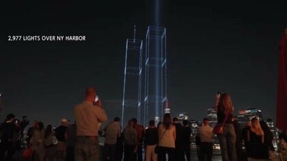 アメリカ同時多発テロから25年　NY夜空に巨大なツインタワー　犠牲者数と同じ2977機のドローンで再現【9.11から25年記事3選】