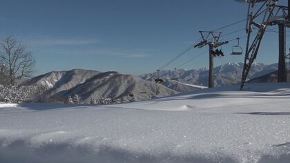 スキー場で“新雪”による事故相次ぐ はまると身動きとれず溺れるような状態に…“新雪”に潜む危険【新潟発】