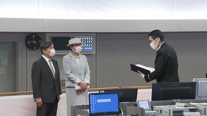 両陛下が警視庁110番指令室視察　38年ぶり訪問の陛下は驚きの表情も　能登地震で生存者救出隊員や警察犬とも対面