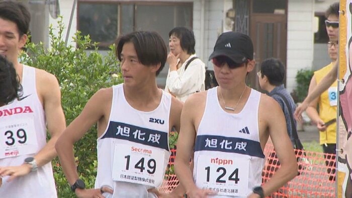 塩出翔太選手(左)と大六野秀畝選手(右)