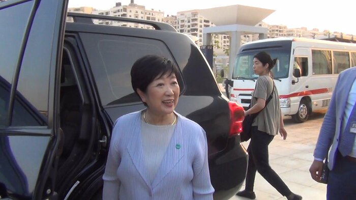 エジプト訪問中、小池知事は防弾車で移動することも(9日)