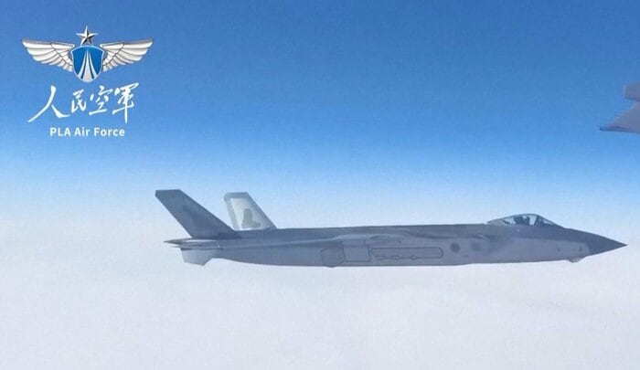 中国空軍J-20ステルス戦闘機(資料)