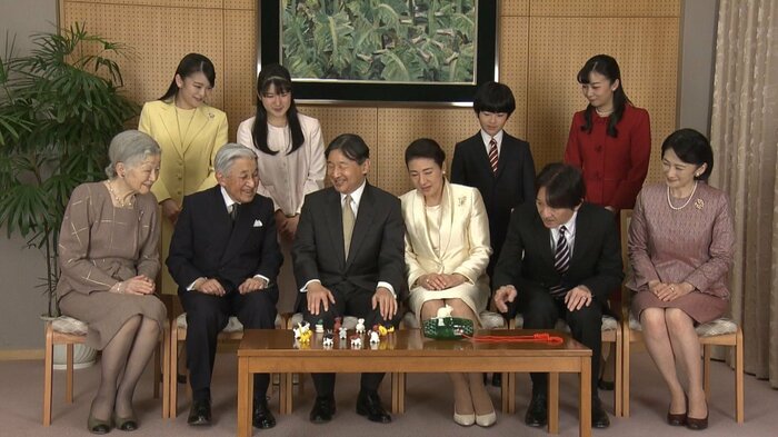 2020年の新年を迎えられる天皇ご一家(2019年12月撮影)