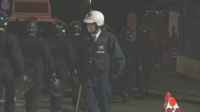 警察官たちが