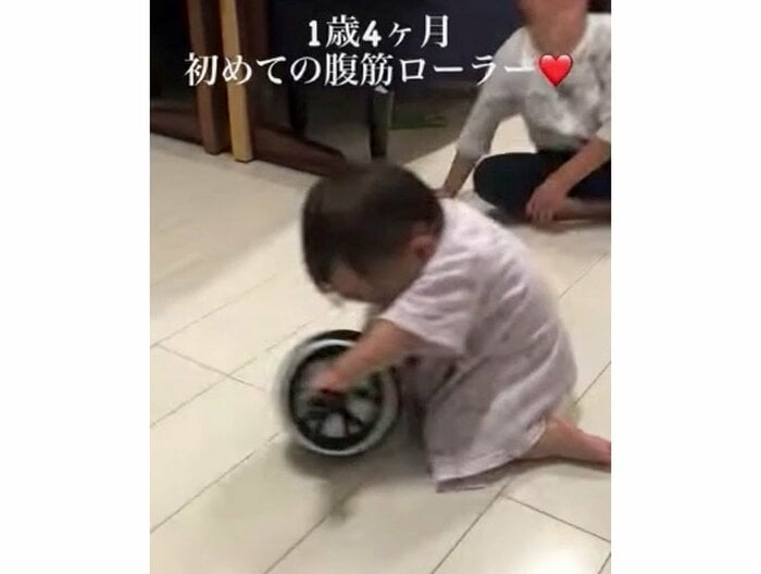 初めて腹筋ローラーをした時(提供:LA-DONA(ラドナ)アイメイクサロンさん)