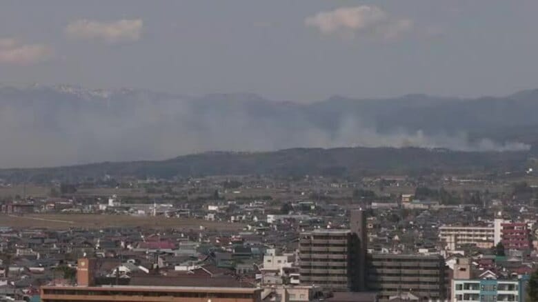 「山から白い煙が」喜多方市の山林で火災　福島県喜多方市塩川町中屋沢地区｜FNNプライムオンライン