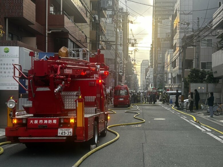 【速報】大阪・南船場のビル１階で火災　2人重傷で病院搬送｜FNNプライムオンライン