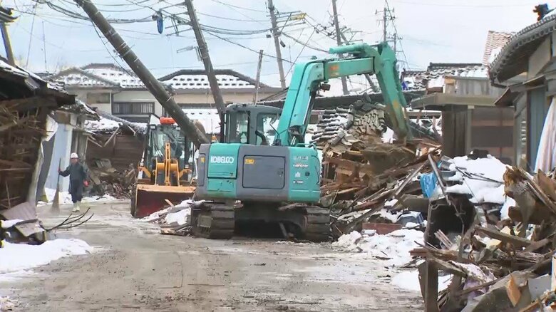 能登地震から4週間　珠洲市で道路ふさぐ倒壊家屋の撤去始まる　全面運休「のと鉄道」では代替バスの運行スタート｜FNNプライムオンライン