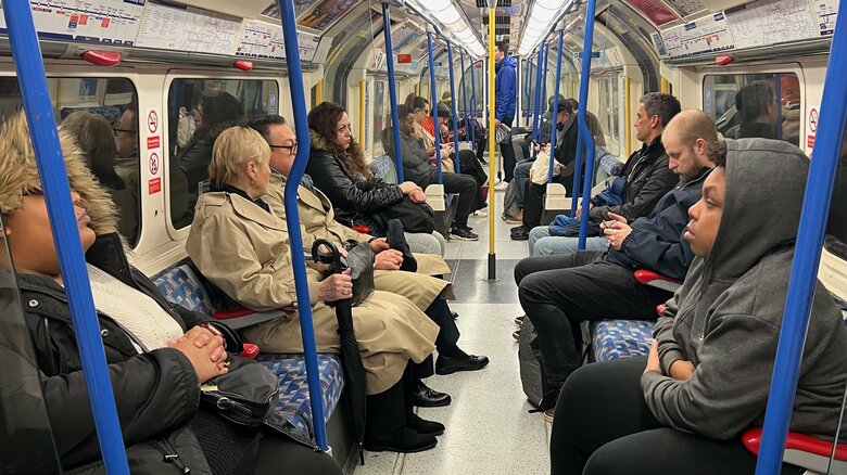 ロンドン市民の“地下鉄時間” ネットが使えなくても気にしない理由　2024年末までに全線で利用可能に？｜FNNプライムオンライン
