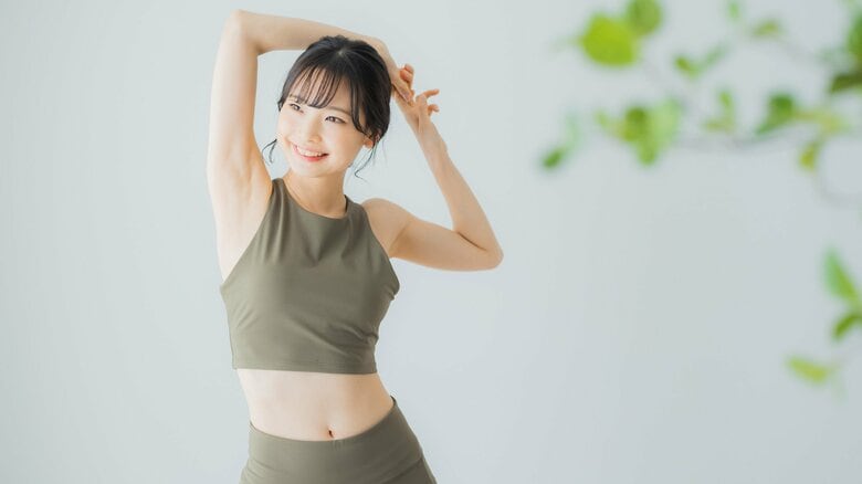 ストレッチは朝でも夜でもどっちもOK?研究者が教える「朝昼夜に心と体を整える」方法|FNNプライムオンライン